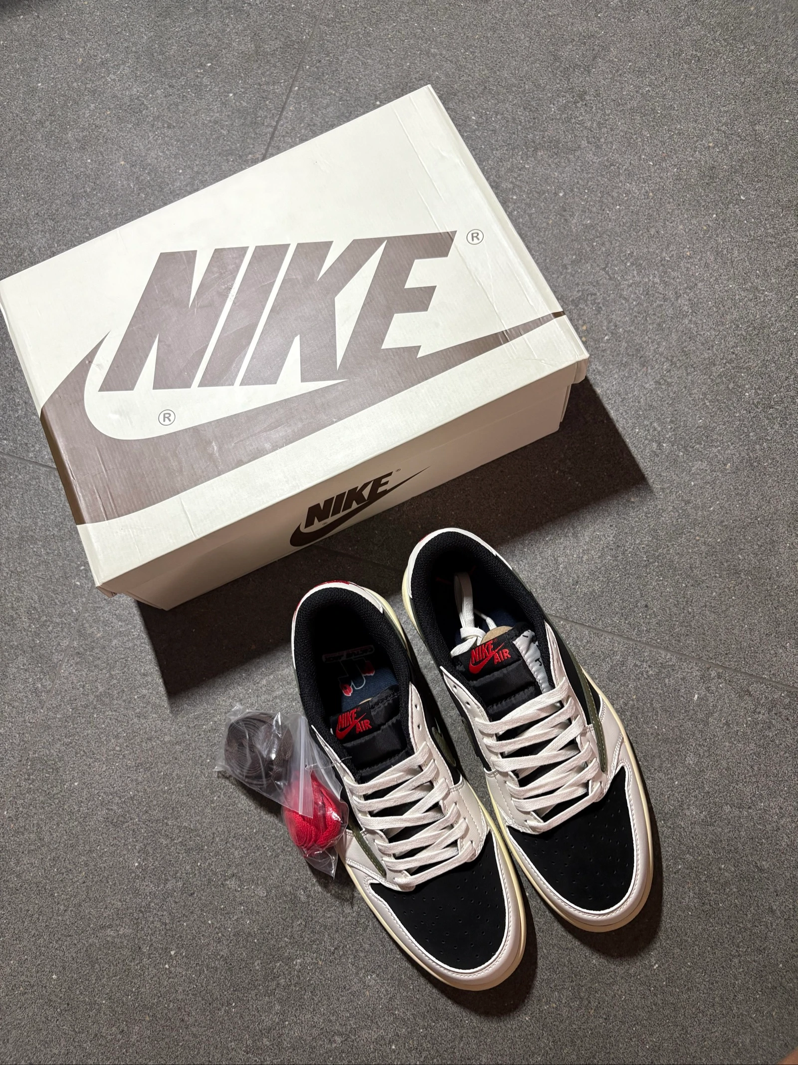 Air Jordan 1 Retro Low Golf x Travis Scott « Neutral Olive » – photo 2